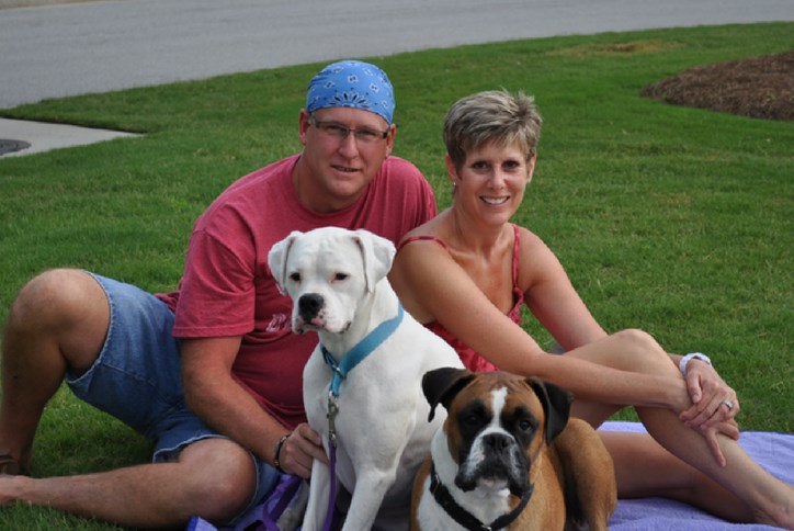 Residents with dog at Sterling on the Lake Concert Series
