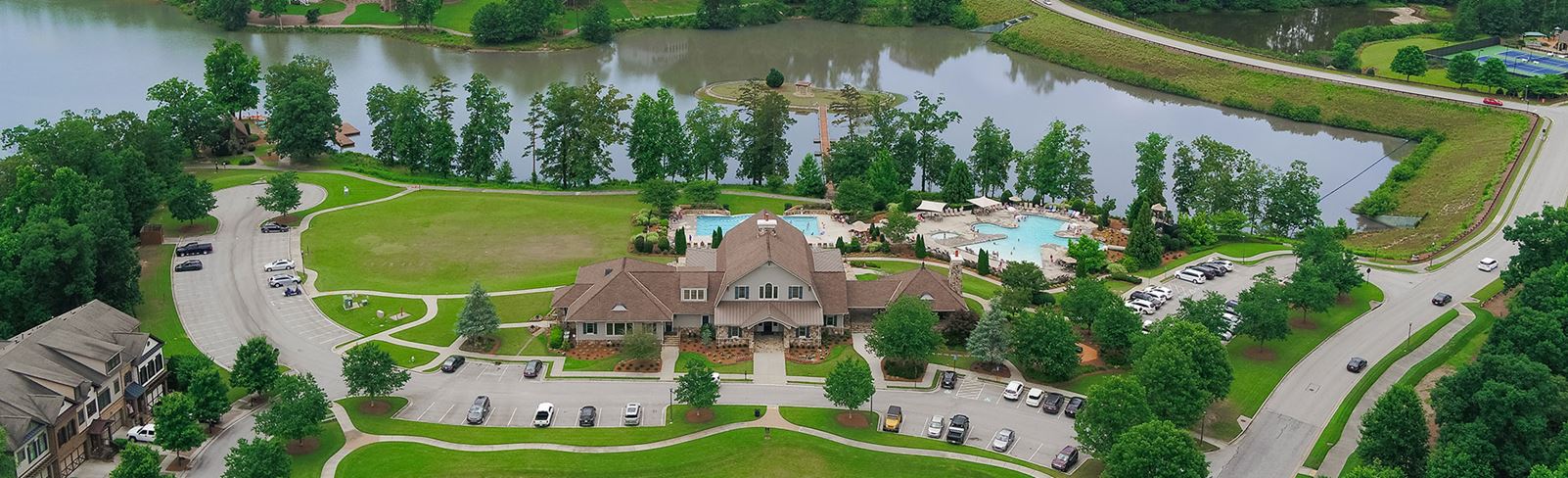 Aerial view of Sterling on the Lake Clubhouse